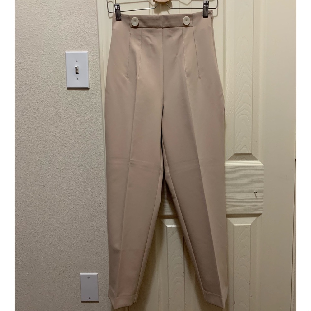 BUTTONED HIGH-WAISTED PANTS